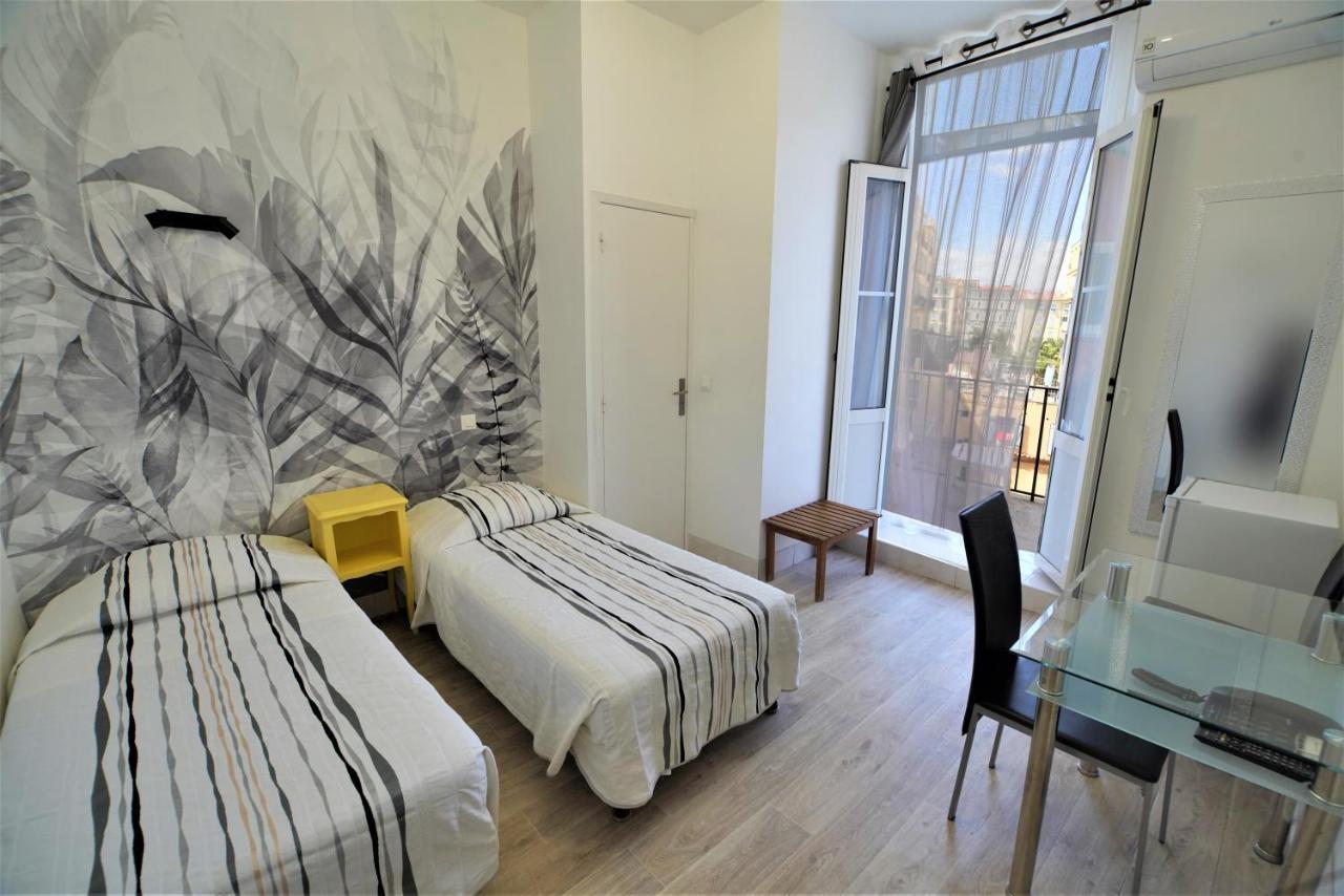 Twin Room with Balcony and Courtyard View,1588401207:JPEG